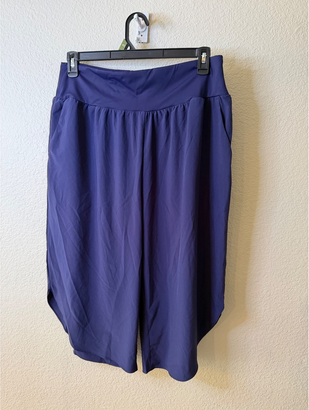 Halara XL Navy Breezeful™ High Waisted Tummy Control Capri Pants with Pockets